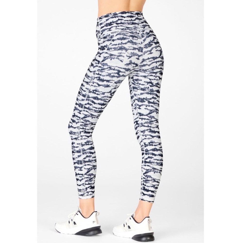 Fabletics “Oasis” Power Hold High Waisted Cold We… - image 3